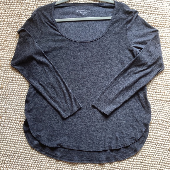 Beyond Yoga Gray Cut and Run Pullover Size Medium - Picture 1 of 5
